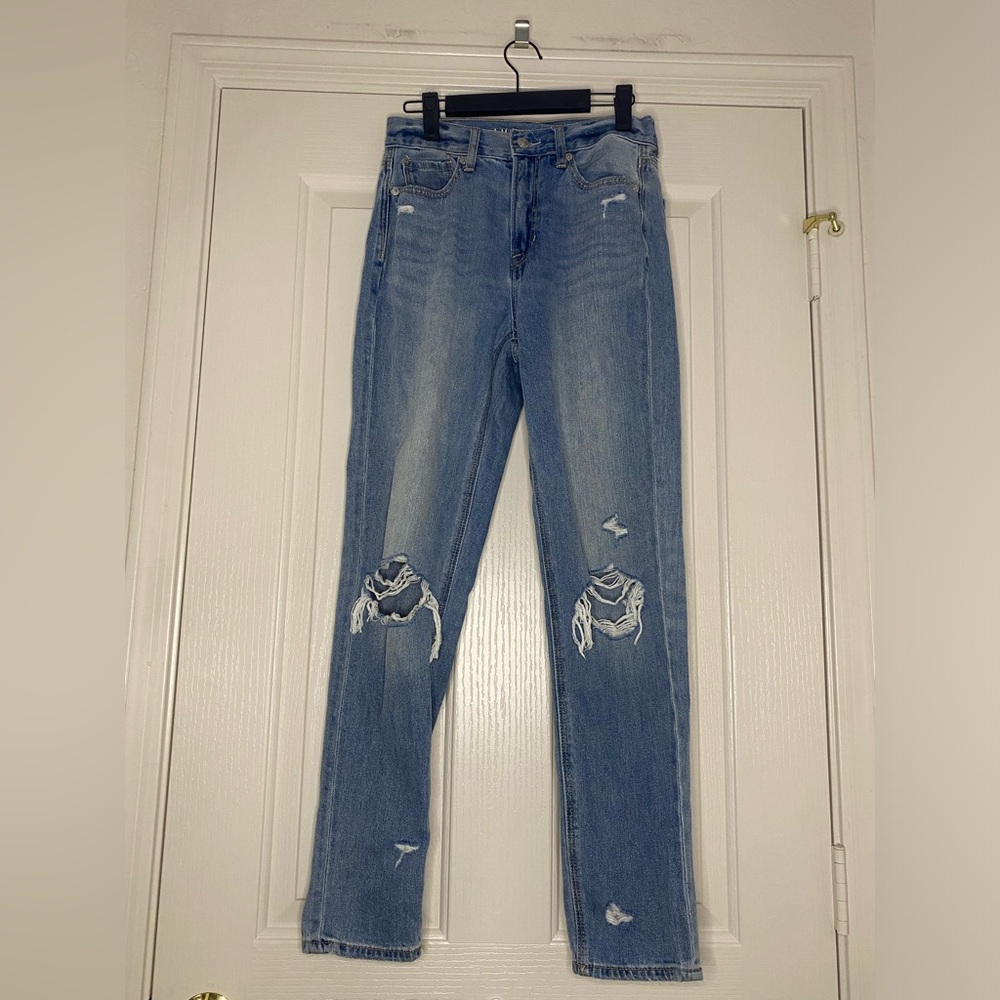 ⭐️American Eagle Ripped Blue Mom Jeans